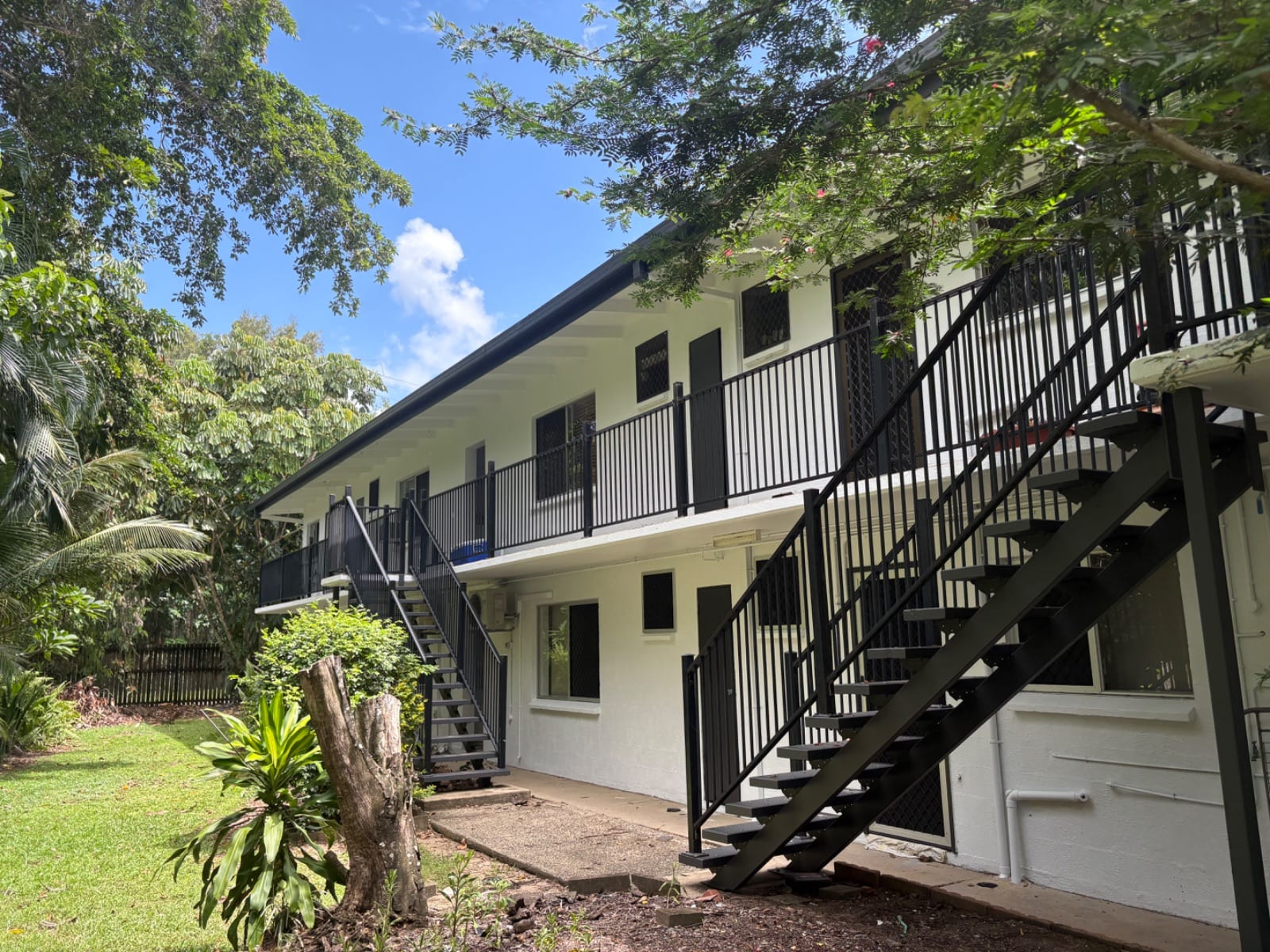 Completed painting at the San Elena apartments, Holloways Beach
