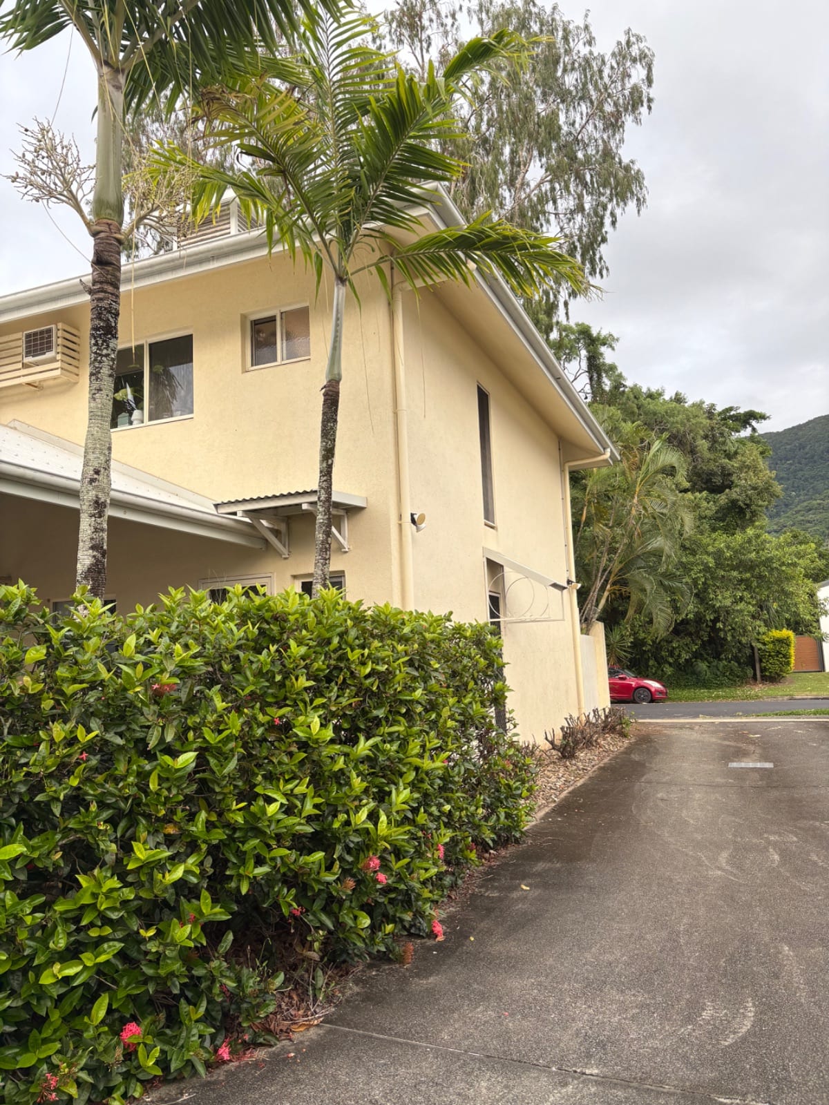 Before shot of a strata townhouse complex in Palm Cove ahead of the external wash down and repaint